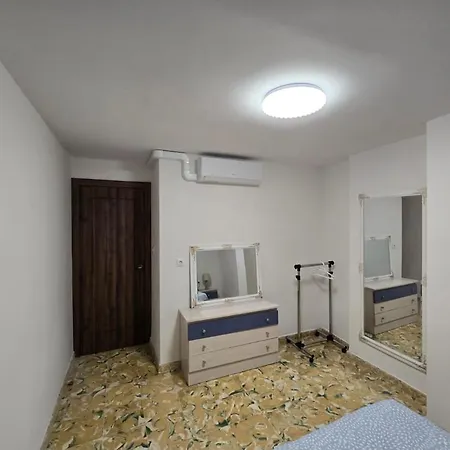 Desigual Apartamento Con Ac גאנדיה